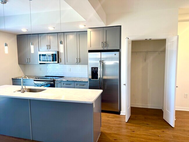 Kitchen - 331 E Girard Ave Unidad 2