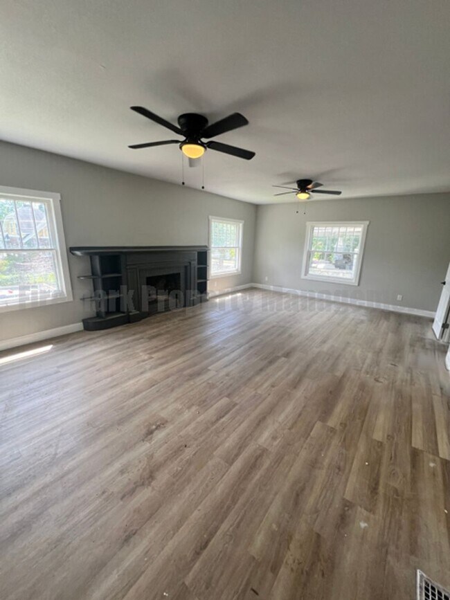 Newly Renovated Home Available NOW in Chat... - Newly Renovated Home Available NOW in Chat...