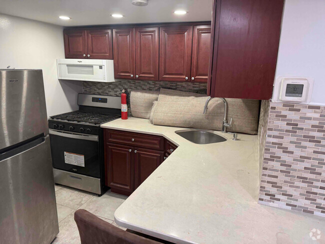 Building Photo - 1254 E 70th St Rental