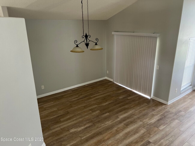 Photo - 1212 Foxridge Pl