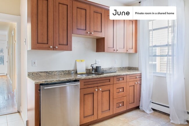 Photo - Room in Shared 5 bed/1 bath home Unidad E