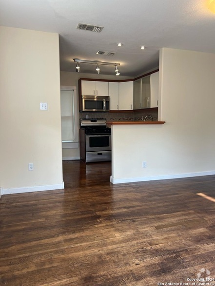 Building Photo - 429 W Mistletoe Ave Rental