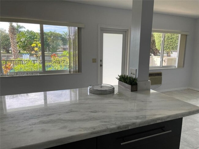 Building Photo - 455 Golden Isles Dr Unit 107