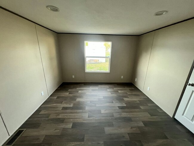 Photo - 57 Tower Manor Cir W