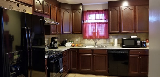 Photo - 43 Newcomb St Townhome