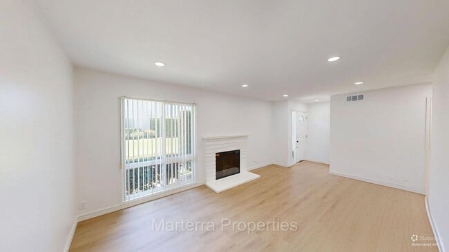 17755 La Rosa Ln