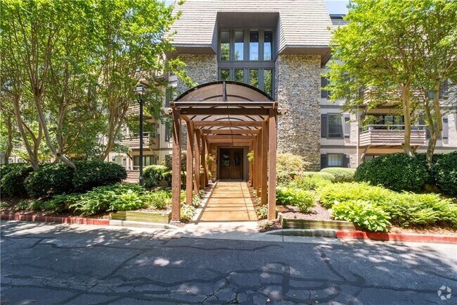 Building Photo - 1120 Highland Bluff Dr S E Rental