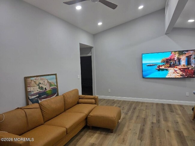 Photo - 110 17th Ave