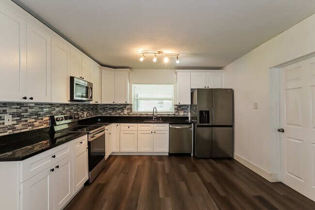 Photo - 701 NE 11th Ave