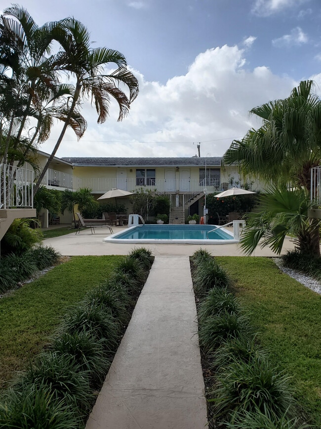 Building Photo - 1012 SE 15th St Unit 10