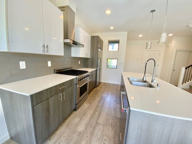 Photo - 16329 Main View Ln NE