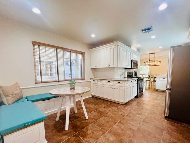 5309 Lockhurst Dr