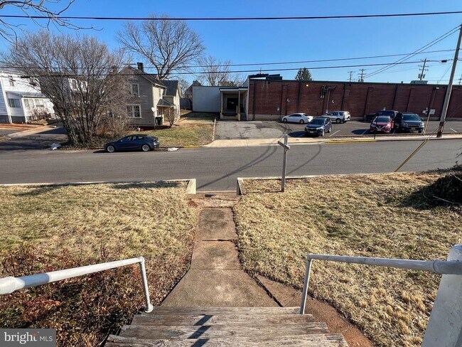 Photo - 314 N West St