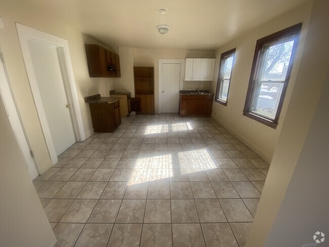 Building Photo - 3605 S Washtenaw Ave Unit 2 Rental