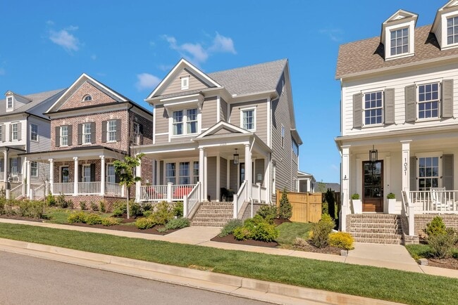 Building Photo - 3 bedroom home with 3.5 bathrooms and 2 Car Garage