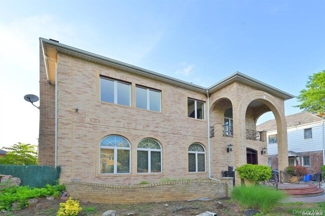 Building Photo - 108-35 66th Rd