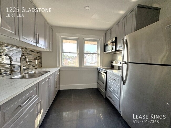 Photo - 1225 Gladstone Ave