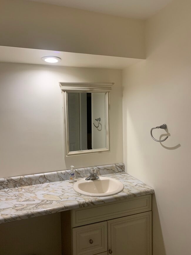 Photo - 134 Amberly Dr Unit J