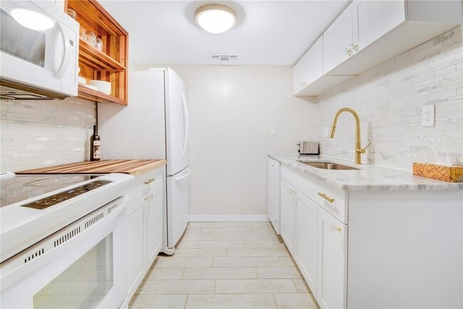Photo - 3640 41st Ln S Unidad G