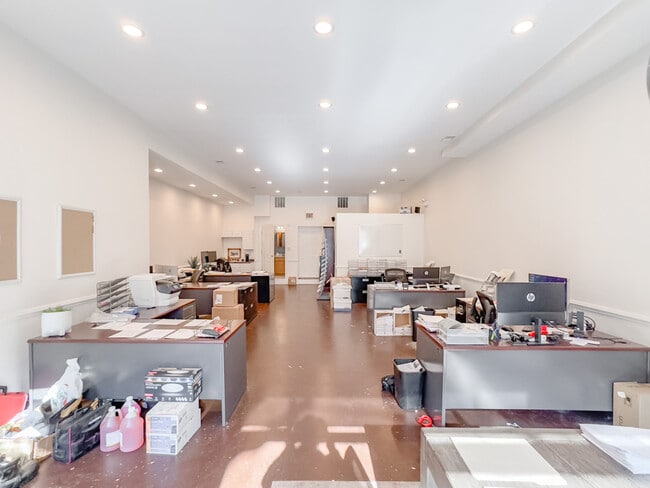 Photo - 1724 W Belmont Ave Unit tnoferotS