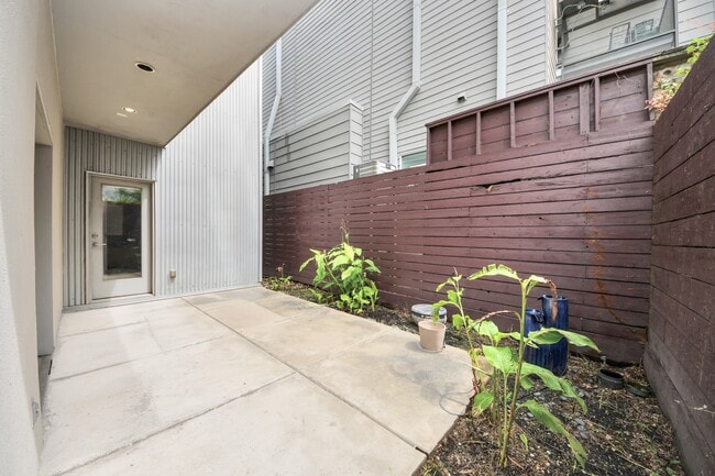 Building Photo - 1823 Southmore Blvd