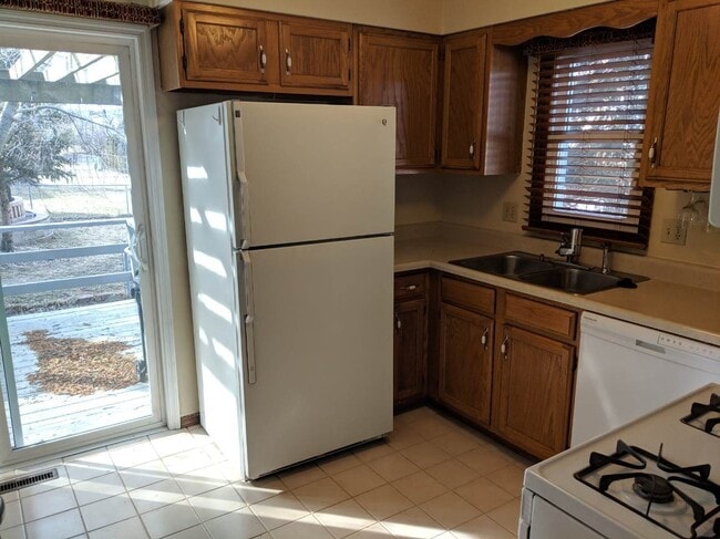 Photo - 3-Bedroom Tri-Level Home in Hillcrest
