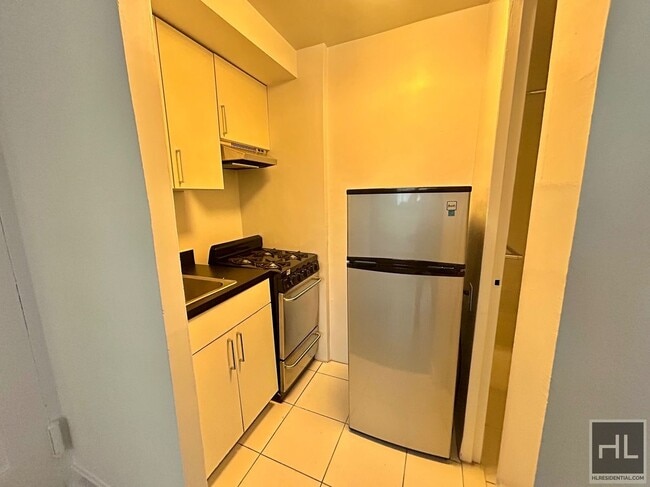 Building Photo - E 61 St/Lenox Hill bordering Sutton Place ... Rental