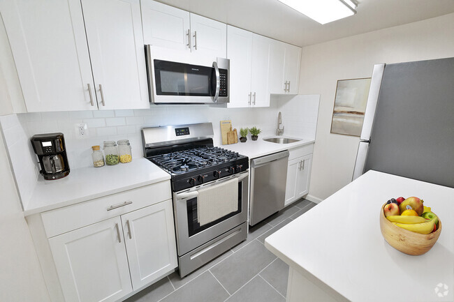 Kitchen - Summit Park Apartments