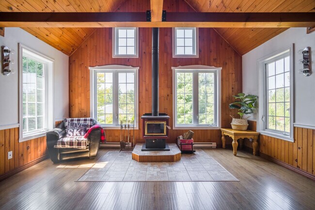 Photo - 1735 Chem. de la Croix Unit ID1061550P