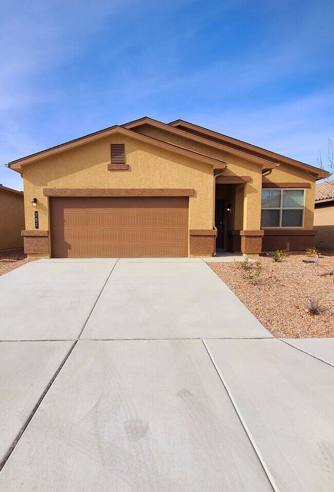 Building Photo - 3 bed 2 bath home in Huning Ranch