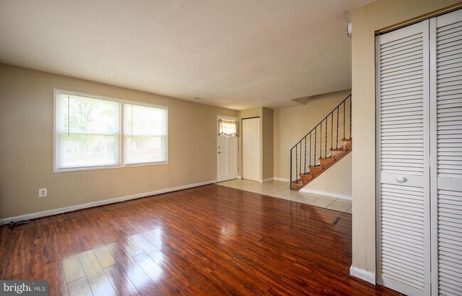 Photo - 7737 Greymont St