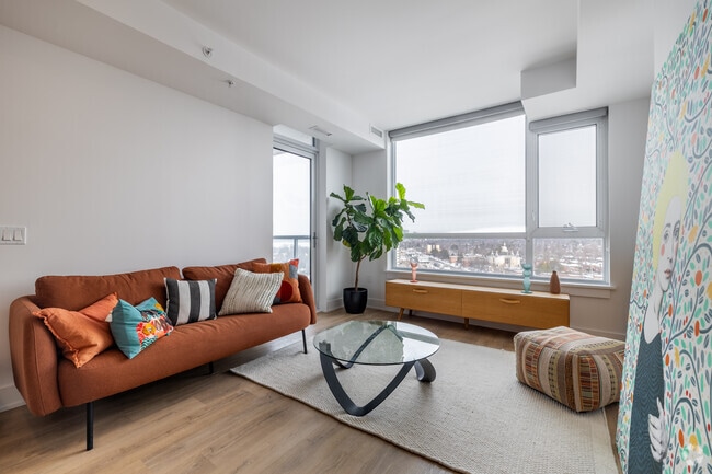 929 Richmond 1BR, 1BA - 746SF - Living Room - 929 Richmond