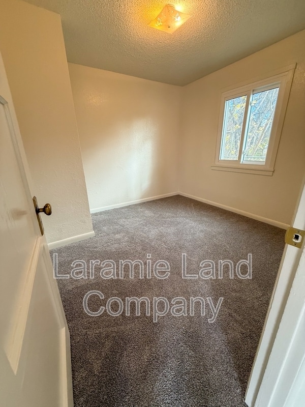 Photo - 857 N 4th St