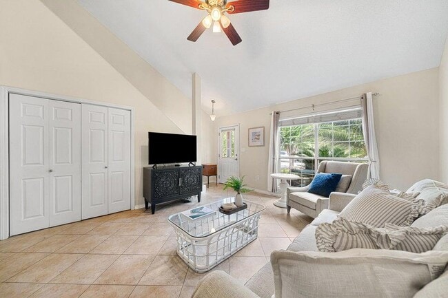 Photo - 42 Vía Largo