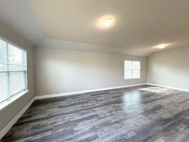 Photo - 11708 Cambrian Rd