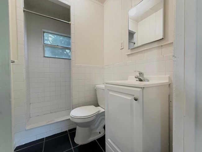 Building Photo - 808 30th St Unit 2