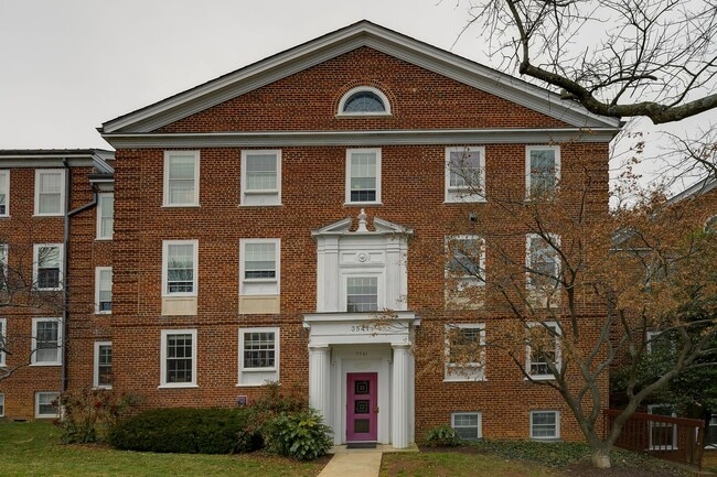 Building Photo - Updated 1BR in Iconic McLean Gardens is the Urban Retreat You've Been Looking For!