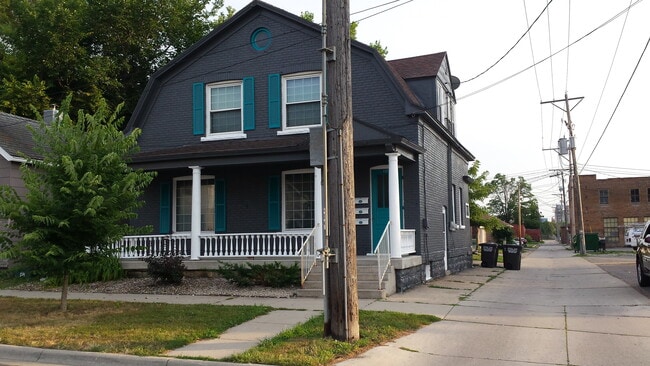 Photo - 113 E Spring St Unit 1