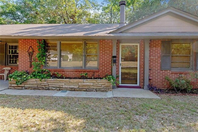 Wonderful 3/1 brick home in Montgomery - Wonderful 3/1 brick home in Montgomery