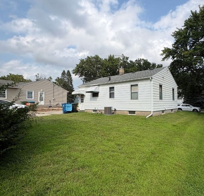 Photo - 1324 Lyon Ave