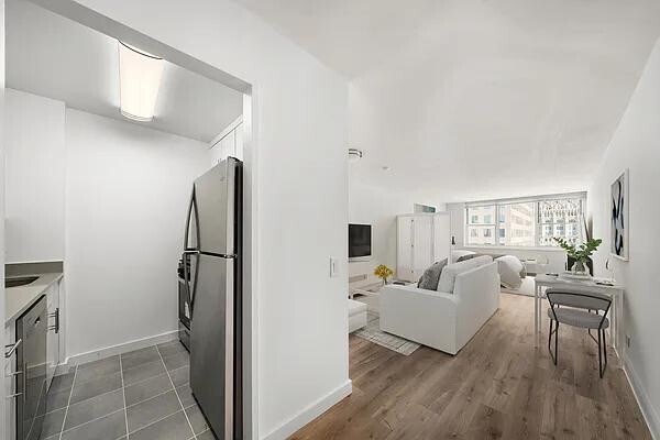 Building Photo - 395 S End Ave Rental