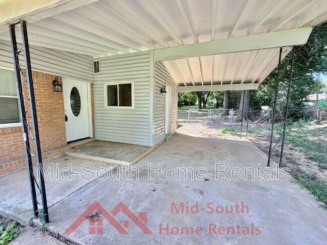 1775 Colonial Hills Dr