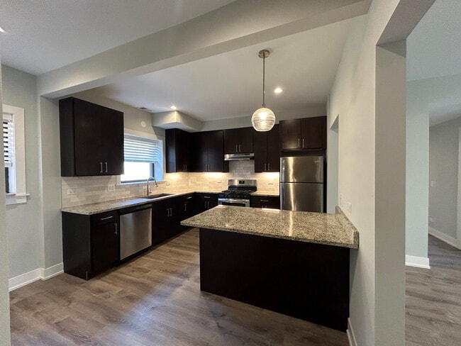 Building Photo - 1143 Maple