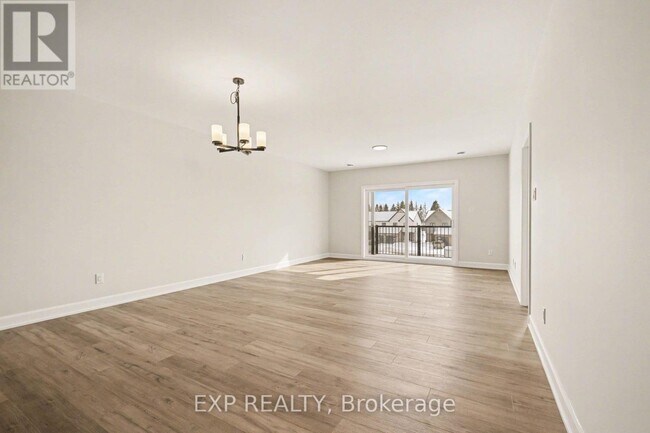 Photo - 440 Falcon Ln