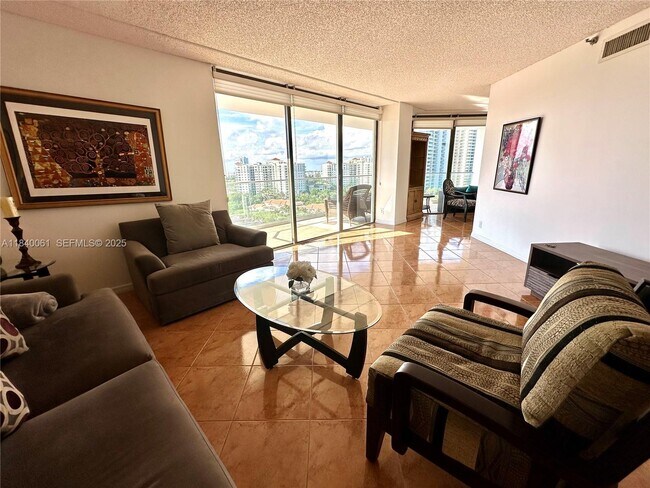 Photo - 19707 Turnberry Way Unidad 15B