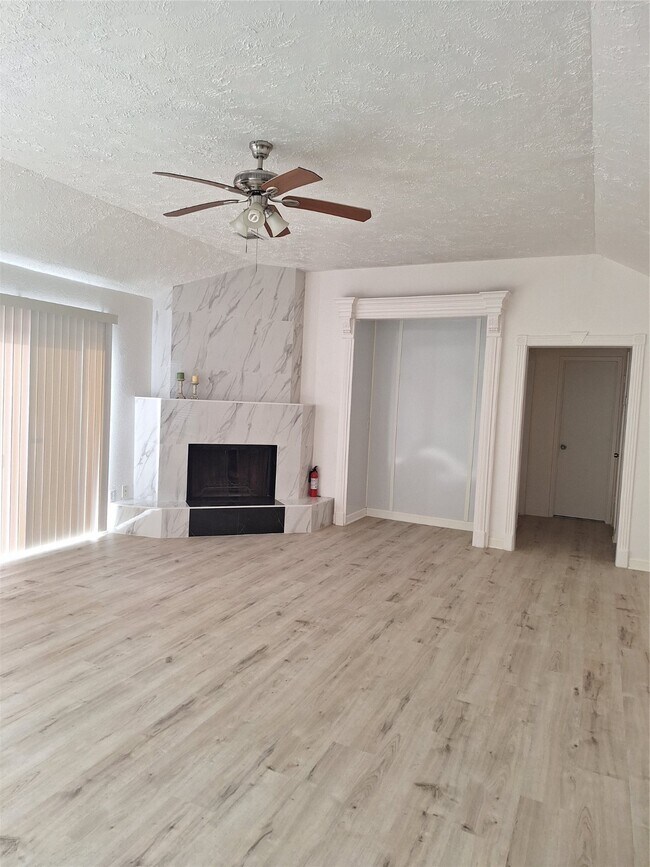 Photo - 4030 Knoll Glen Dr