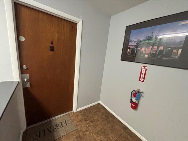 Building Photo - 20 White Gate Rd Unit H Rental