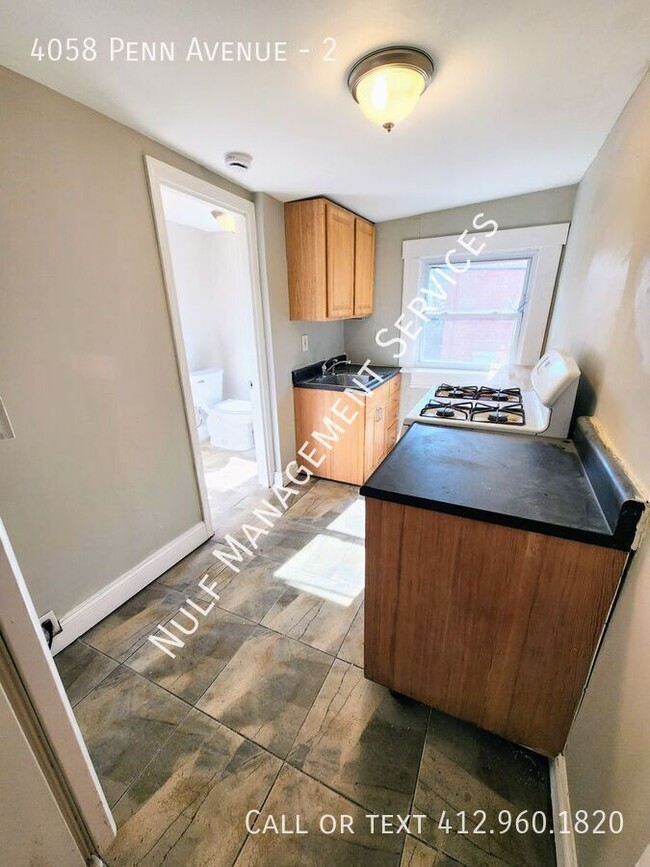 Building Photo - 4058 Penn Ave Unit 2
