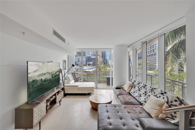 Photo - 92 SW 3rd St Unidad 301