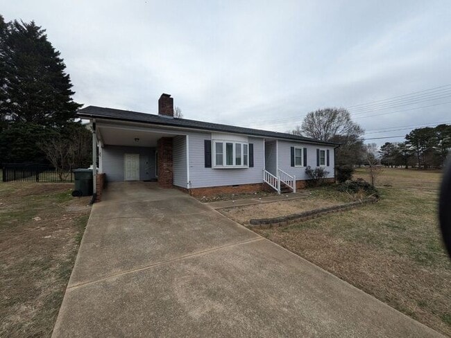 Building Photo - 3BD/2BA Single Family Home in Hickory, NC!